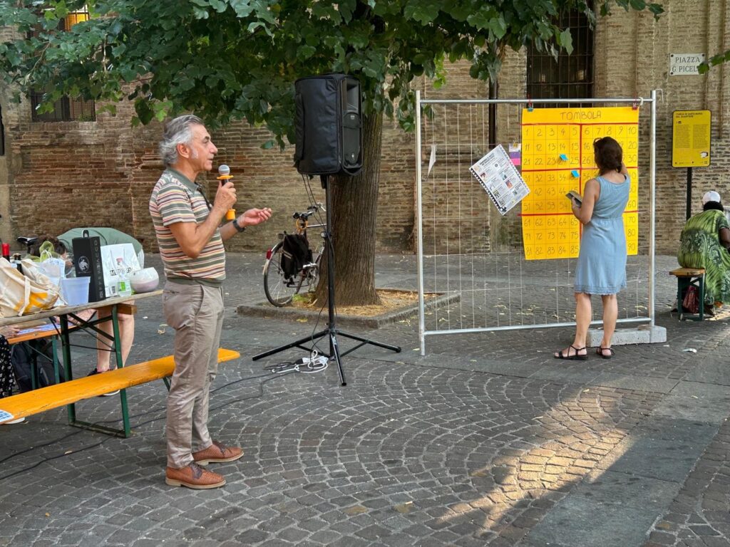 Tombolata in Piazzale Picelli