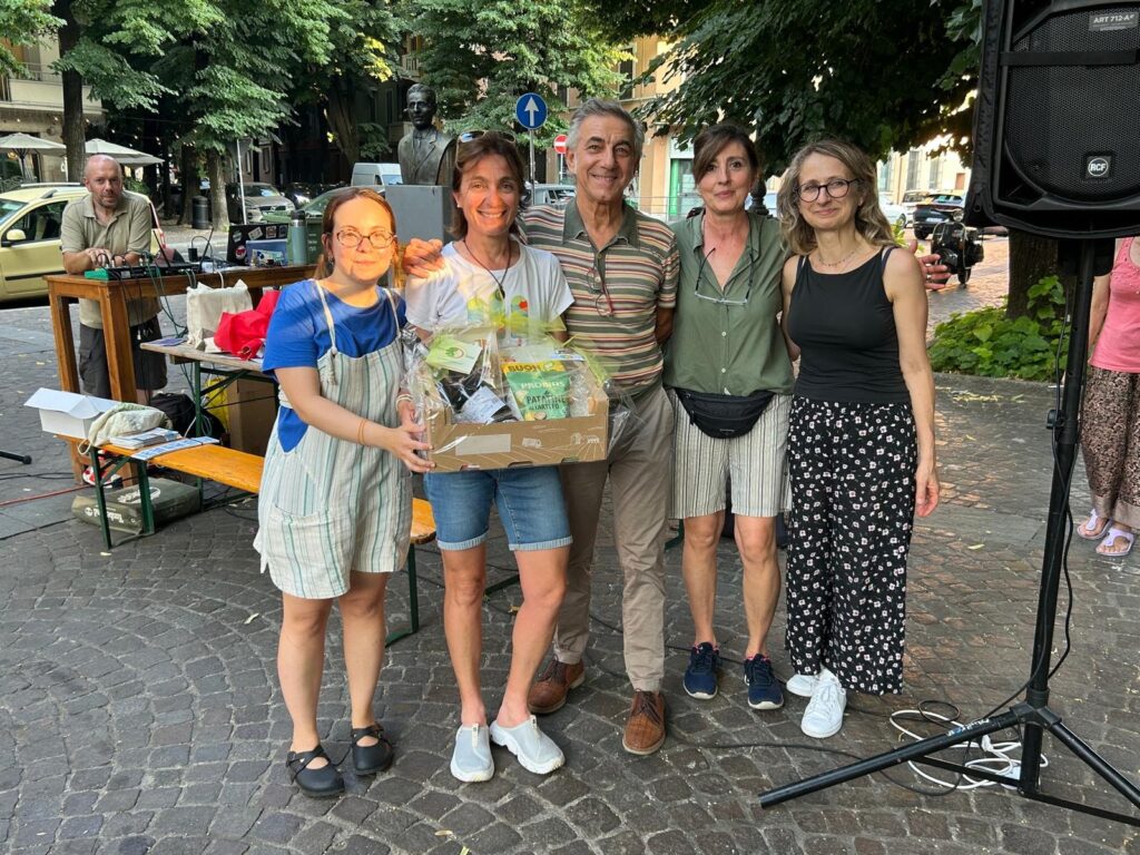 Tombolata in Piazzale Picelli